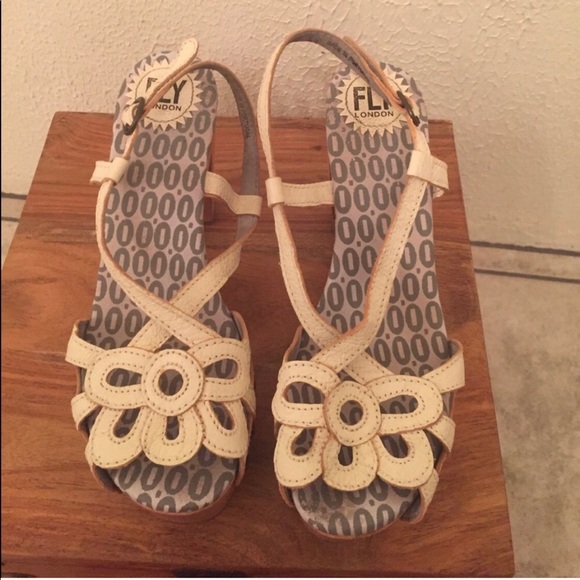 Fly London - Picture 2 of 5